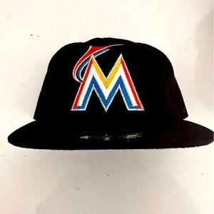 New Era 59FIFTY Miami Marlins Fitted Cap Size 7 1/8 (Black)